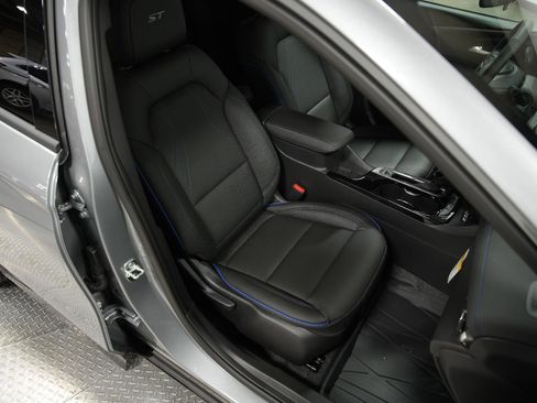 New 2026 Buick Envista Sport Touring w/ Convenience I Package FWD image 18