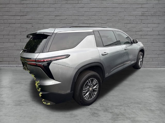 Used 2025 Chevrolet Traverse LT FWD image 5