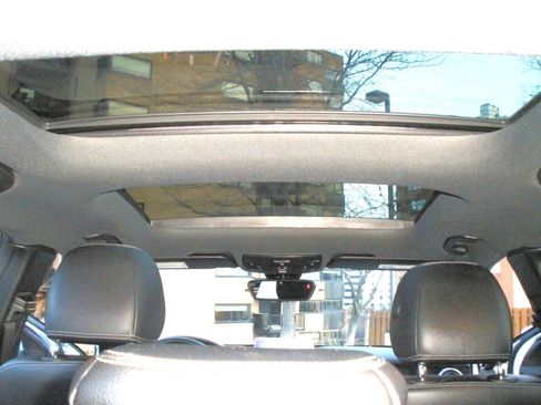 Used 2019 Mercedes-Benz GLA 250 4MATIC image 30