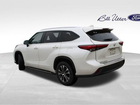Used 2021 Toyota Highlander XLE image 7