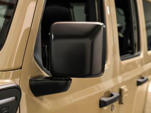 Used 2022 Jeep Wrangler Unlimited Sahara AWD/4WD image 35
