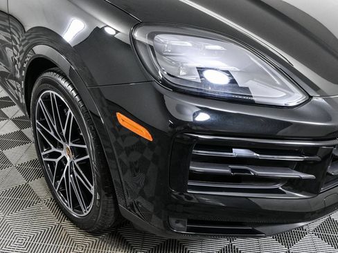Certified 2025 Porsche Cayenne Coupe image 39