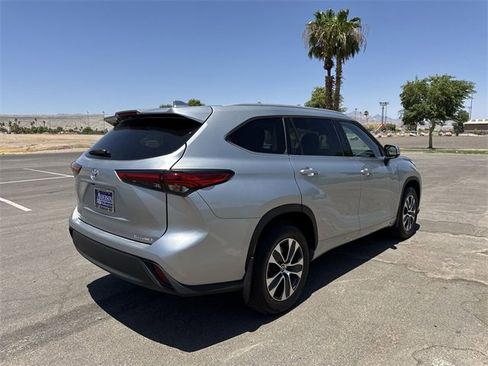 Used 2022 Toyota Highlander XLE image 5
