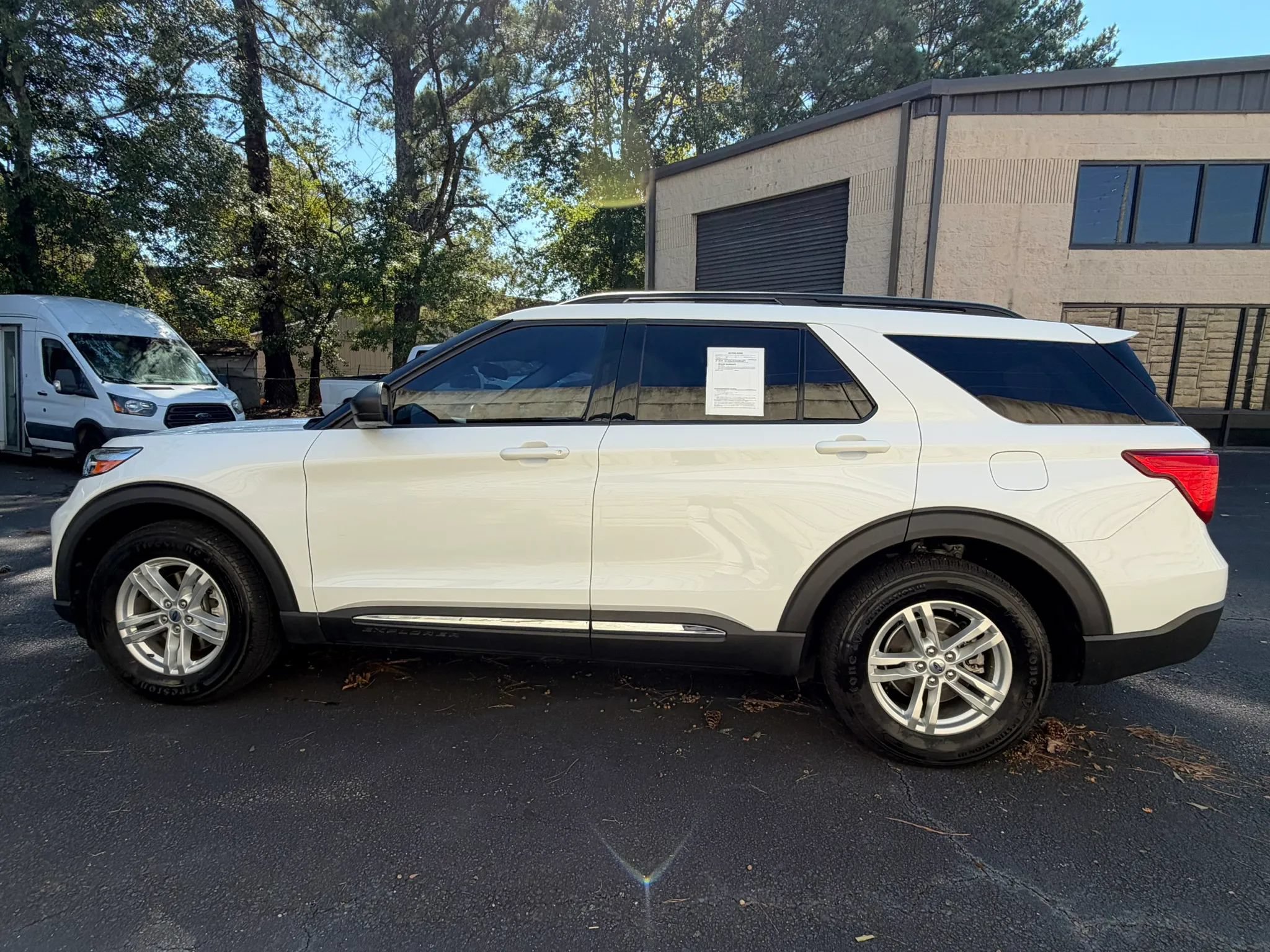 Used 2020 Ford Explorer XLT RWD image 3