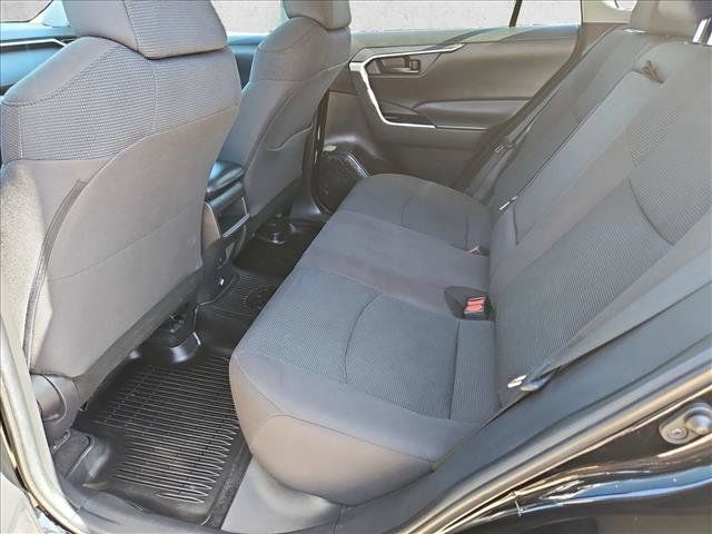 Used 2021 Toyota RAV4 LE FWD image 17