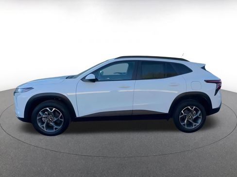 Used 2025 Chevrolet Trax LT image 9