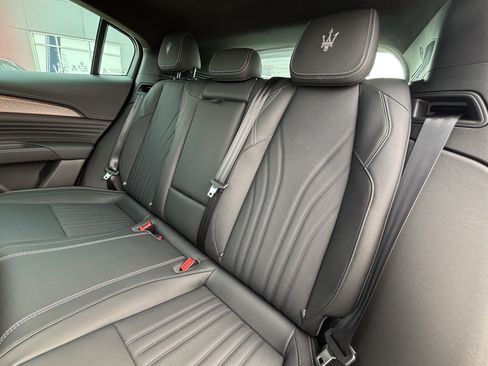 Used 2025 Maserati Grecale Folgore AWD/4WD image 38