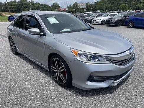 Used 2017 Honda Accord Sport image 7