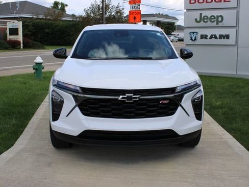 Used 2025 Chevrolet Trax RS w/ Driver Confidence Package FWD image 5
