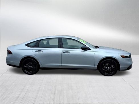 Certified 2025 Honda Accord SE image 3