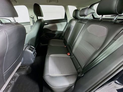 Used 2022 Volkswagen Taos SE image 31