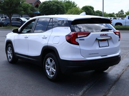 Used 2024 GMC Terrain SLE FWD image 7