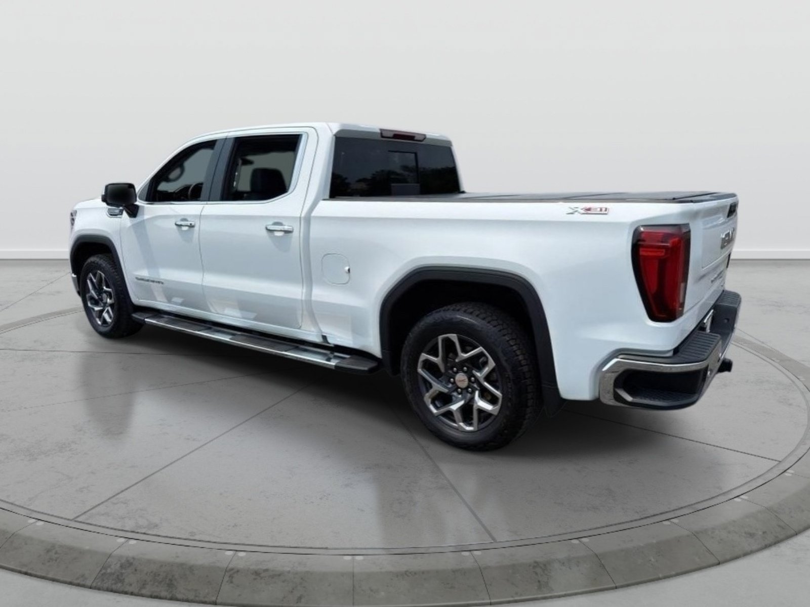 Used 2025 GMC Sierra 1500 SLT w/ SLT Premium Package AWD/4WD image 5