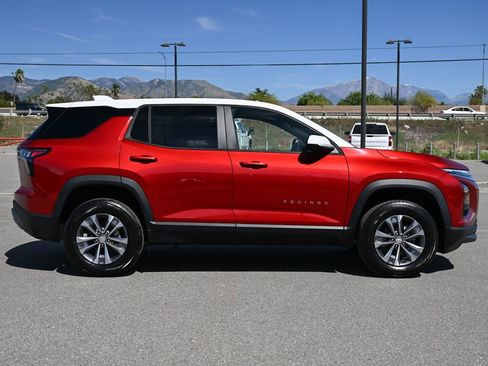 New 2026 Chevrolet Equinox LT w/ Safety and Technology Package FWD image 3