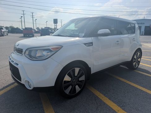 Used 2015 Kia Soul ! FWD image 3