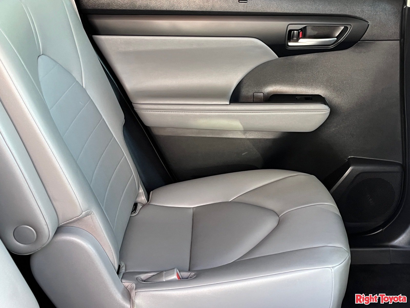Used 2023 Toyota Highlander XLE FWD image 15