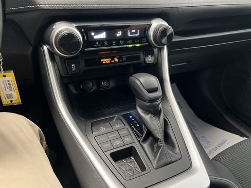 Used 2019 Toyota RAV4 LE w/ All Weather Liner Package AWD/4WD image 26