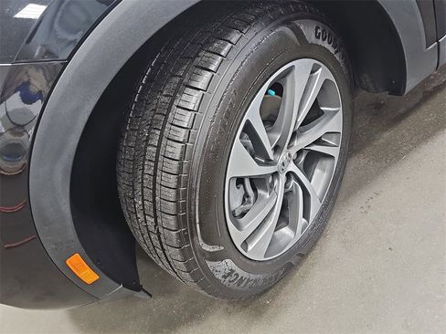 Used 2023 Buick Envision Essence image 32