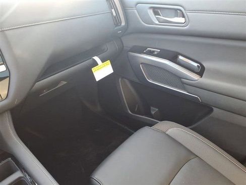 New 2026 Nissan Pathfinder SL image 23