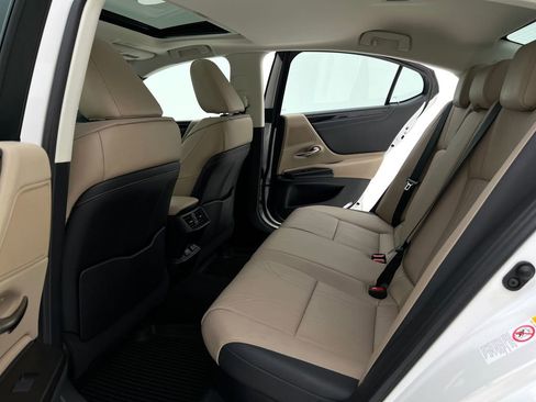 Used 2019 Lexus ES 300h image 16