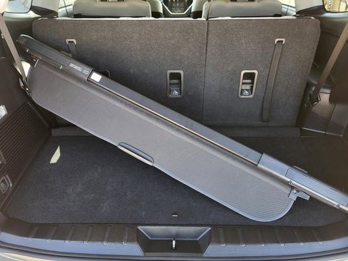 Used 2024 Subaru Ascent Premium w/ Convenience Package image 9