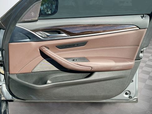 Certified 2023 BMW 540i w/ Premium Package image 35