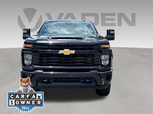 Used 2024 Chevrolet Silverado 2500 Custom w/ Custom Value Package AWD/4WD image 2