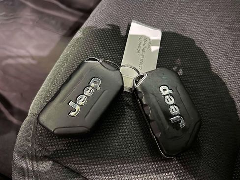 Used 2022 Jeep Gladiator Willys image 34