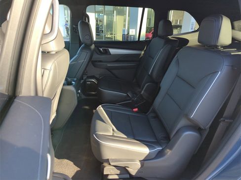 Used 2025 Buick Enclave Preferred image 25