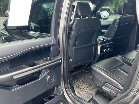 Used 2020 Ford Expedition XLT w/ Equipment Group 202A AWD/4WD image 31