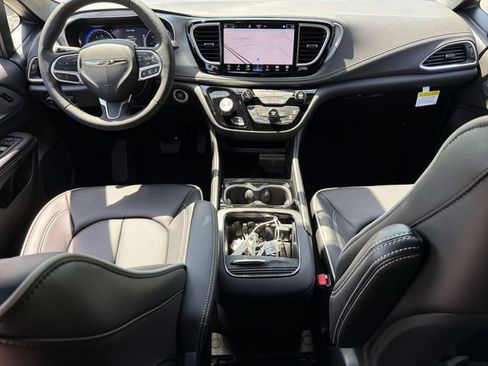 New 2026 Chrysler Pacifica Limited FWD image 19
