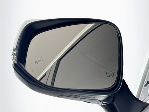 Used 2025 Toyota Grand Highlander FWD image 5