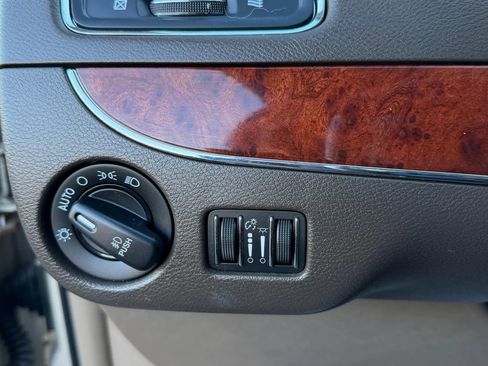 Used 2013 Chrysler Town & Country Touring image 23