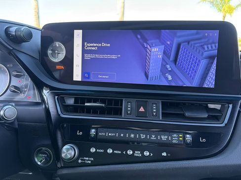 Used 2024 Lexus ES 300h w/ Premium Package FWD image 28