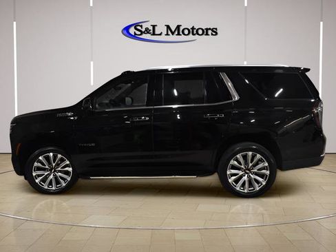 Used 2025 Chevrolet Tahoe High Country AWD/4WD image 1