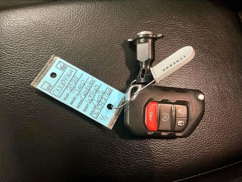 Used 2022 Jeep Gladiator Willys image 13