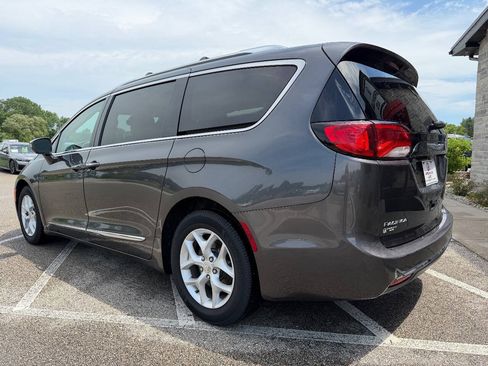 Used 2020 Chrysler Pacifica Limited FWD image 4