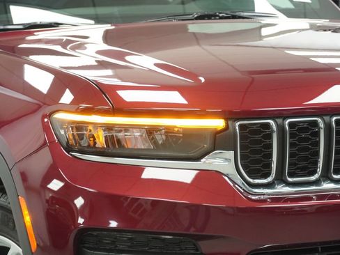 New 2026 Jeep Grand Cherokee Laredo AWD/4WD image 5