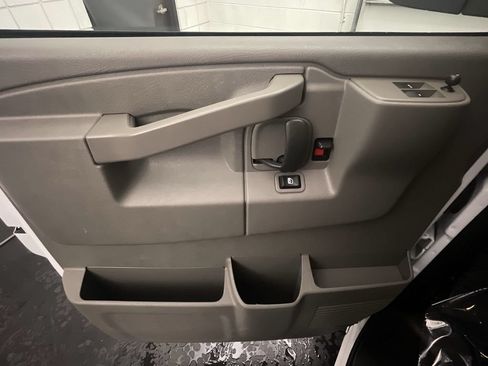 Used 2025 Chevrolet Express 3500 LT w/ LT Preferred Equipment Group RWD image 13
