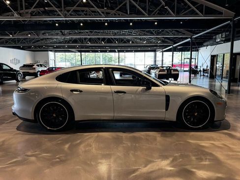 Used 2023 Porsche Panamera image 6