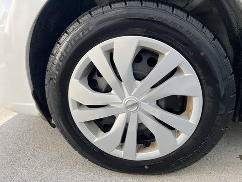 Used 2017 Nissan Versa Note SV FWD image 29