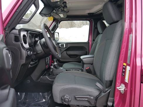 Used 2024 Jeep Wrangler Willys image 13
