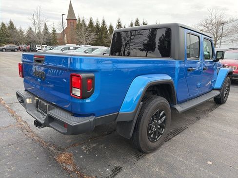 Used 2023 Jeep Gladiator Sport image 5