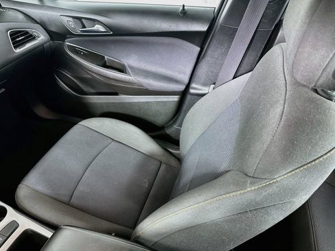 Used 2017 Chevrolet Cruze LS FWD image 21