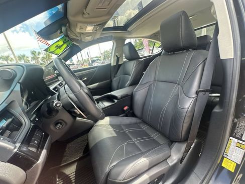 Used 2023 Lexus ES 300h w/ Accessory Package (Z2) FWD image 20