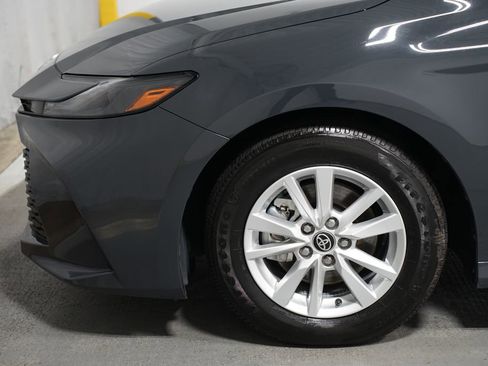 Used 2025 Toyota Camry LE image 5