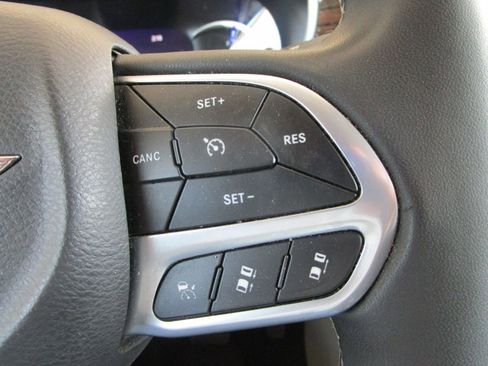 Used 2022 Chrysler Pacifica Limited image 33