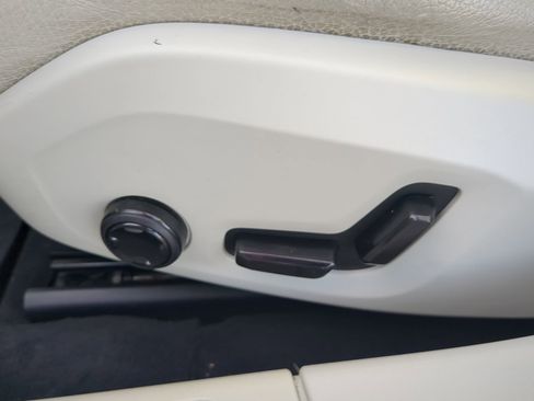 Used 2018 Volvo S90 T5 Momentum w/ Convenience Package image 29