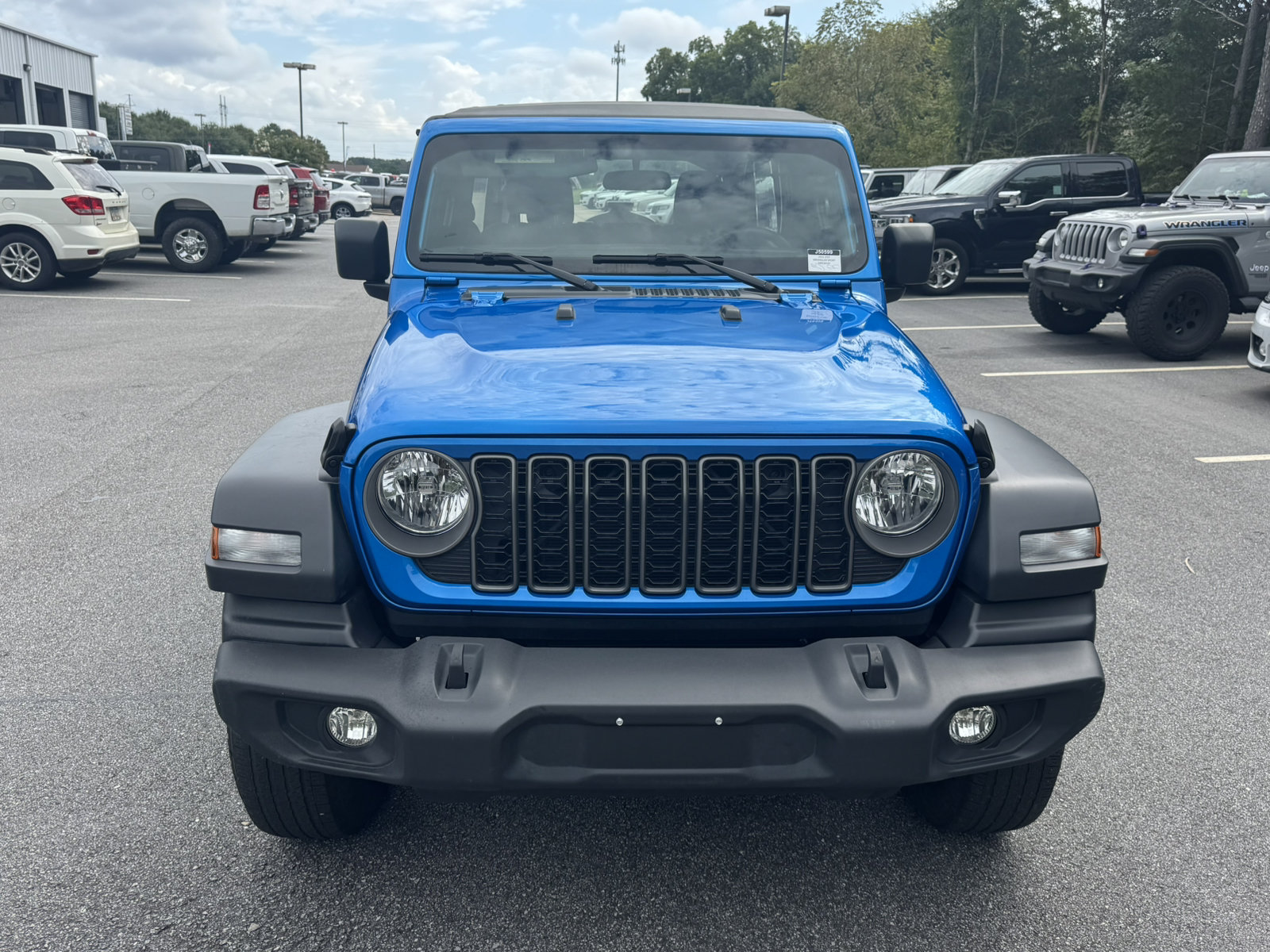 Used 2025 Jeep Wrangler Unlimited Sport AWD/4WD image 2