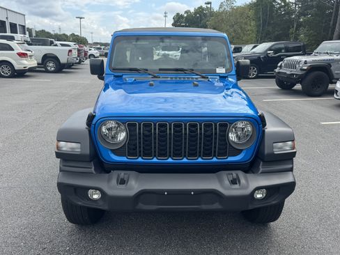 Used 2025 Jeep Wrangler Unlimited Sport AWD/4WD image 2